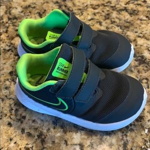 Toddler boy Nikes size 8